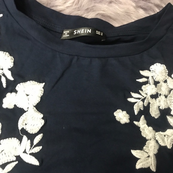 Embroidery flower shirt - Picture 3 of 3